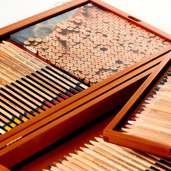 Derwent Lightfast (100) Wooden Box