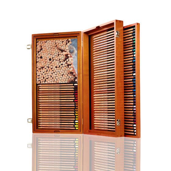 Derwent Lightfast (100) Wooden Box